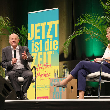 38DEKT_InBewegtenZeitenGemeinsamGestaltenBundeskanzlerScholz_Johna_056