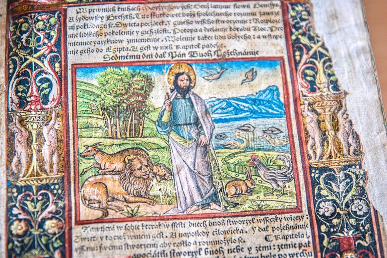 Archivní NEJ: Nejstarším starým tiskem v ústředním archivu je Bible benátská