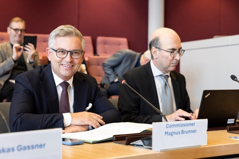 P-068343_00-02_02-HIGH-905103