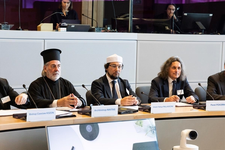 P-068343_00-10_02-HIGH-980399